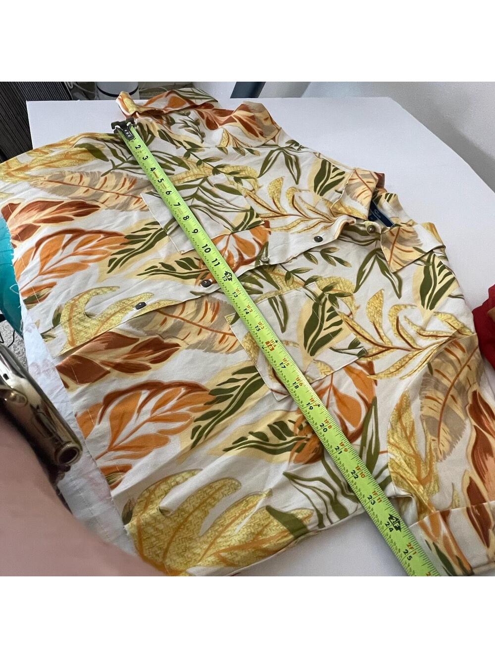 Shore Tropical Floral Print Button Down Raw Hem Crop Top Size Medium - Picture 4 of 9